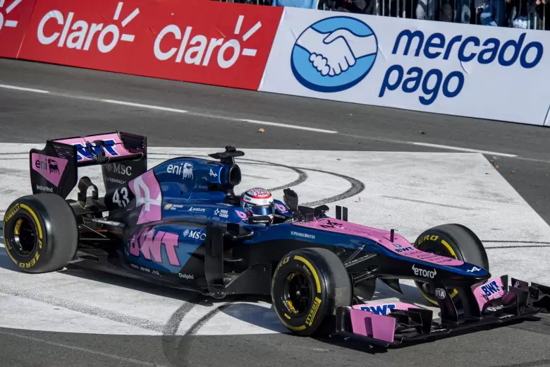 Franco Colapinto en su tercera salida de la jornada, a bordo del Lotus E20 del año 2012