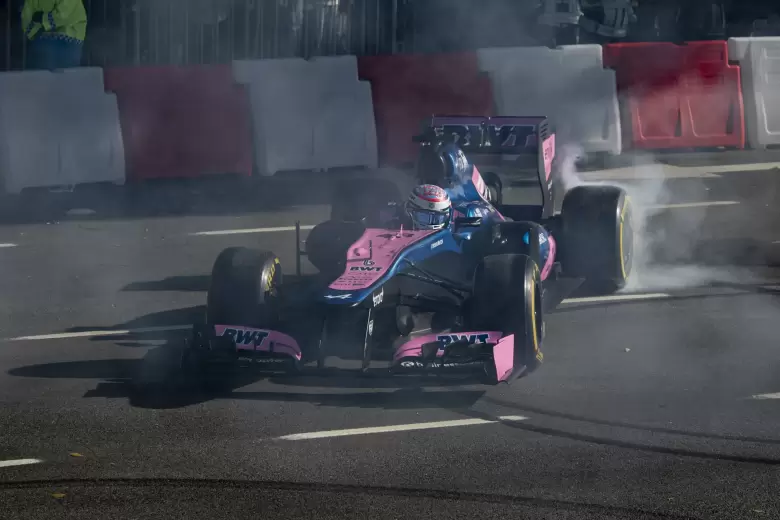 Franco Colapinto en su tercera salida de la jornada, a bordo del Lotus E20 del año 2012