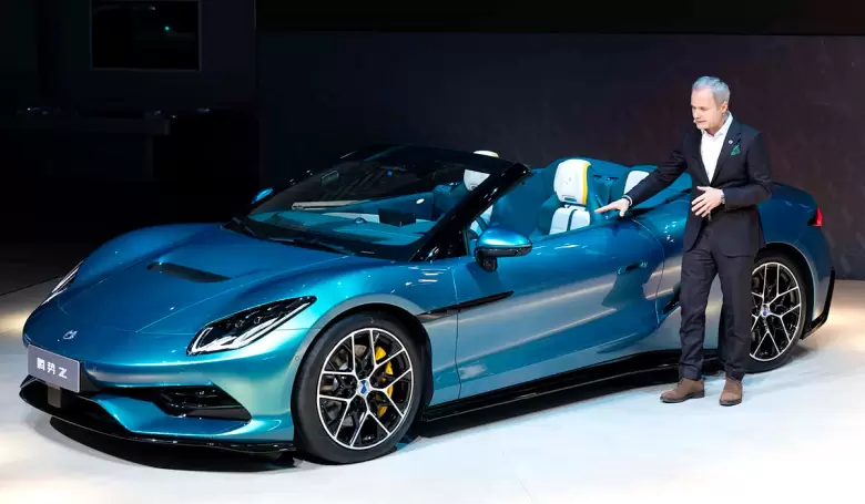 Wolfgang Egger, jefe de diseño de BYD, fue el encargado de presentarlo ante la prensa en el Salón de Beijing.
