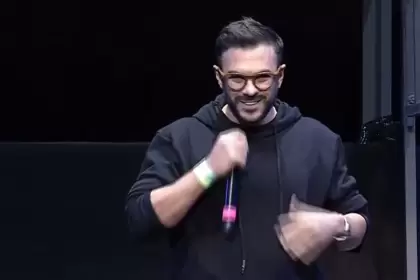 Escándalo en el Movistar Arena: De los silbidos a Sbdar a los abucheos por una foto de Estados Unidos.