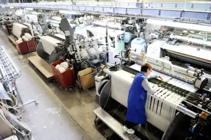 Cómo reconvirtieron su industria textil Italia, Corea y Turquía: lecciones que Argentina ignora mientras destruye 659 empresas y más de 20.000 empleos