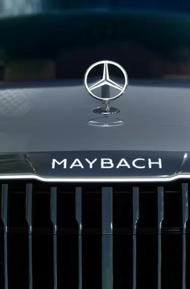 Maybach, la marca de lujo de Mercedes, anticipa su llegada al país en la pantalla grande