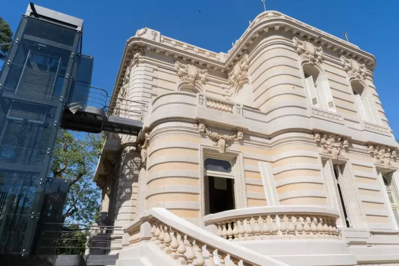 La ecléctica mansión de Villa Devoto que albergó a un sobreviviente del Titanic y resurgió de sus cenizas