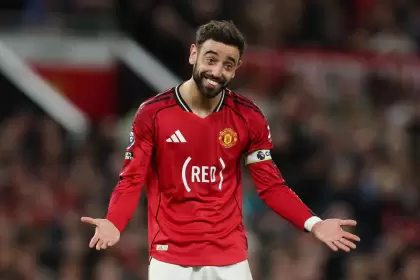 Bruno Fernández, capitán y figura del Manchester United, con la camiseta de edición especial