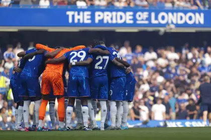 El plantel del Chelsea unido en Stamford Bridge bajo el lema "El Orgullo de Londres"