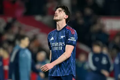 Arsenal es el único equipo que luce el logo en la camiseta de juego