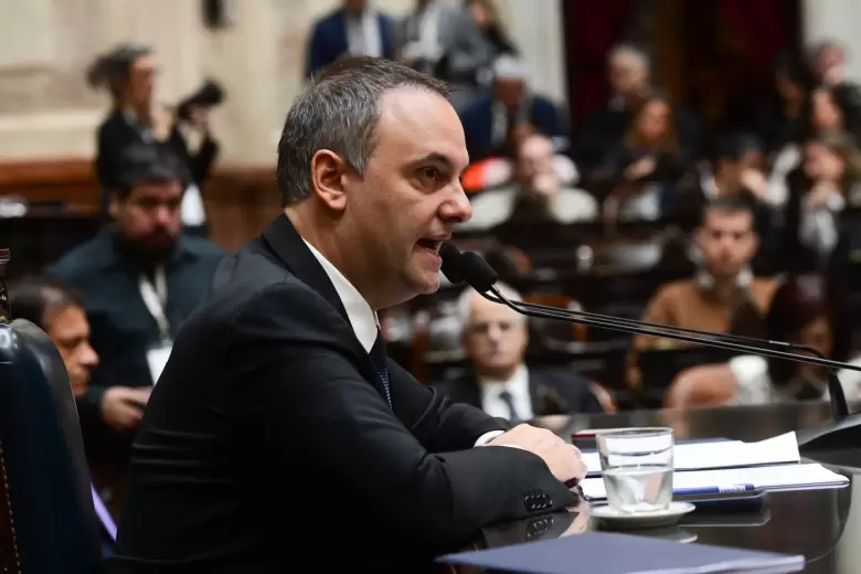 Manuel Adorni durante la presentación del informe de gestión en Diputados