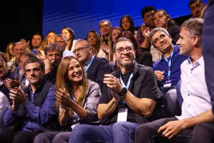 Guillermo Michel, Victoria Tolosa Paz, Juan Manuel Olmos y Federico Achával en el encuentro "El peronismo debate"