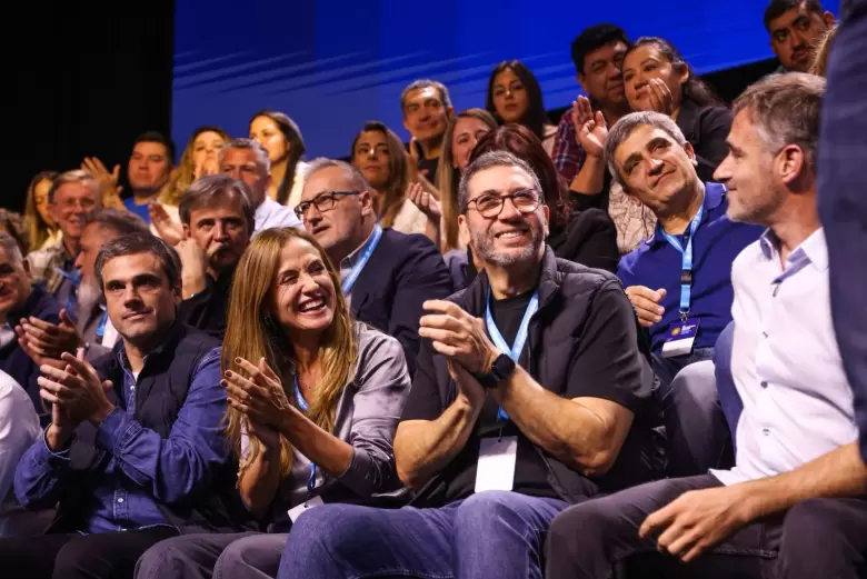 Guillermo Michel, Victoria Tolosa Paz, Juan Manuel Olmos y Federico Achával en el encuentro "El peronismo debate" - Guillermo Michel