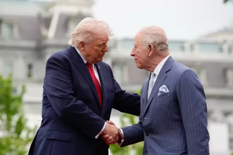 Charles III apeló al humor inglés.