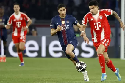 Duelo de titanes: la velocidad de Achraf Hakimi contra la verticalidad de Luis Díaz en el último PSG-Bayern Múnich