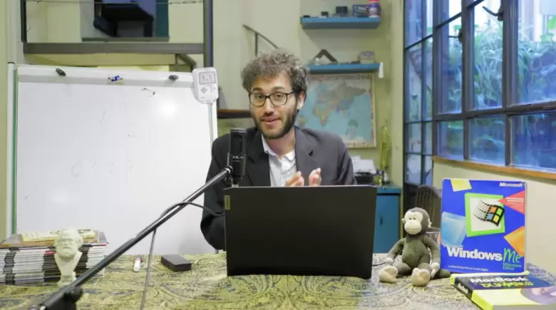 Niconlás Martorell utiliza sus formación en biología y neurociencias, como también su trabajo en programación, para abordar un tema que atraviesa un d