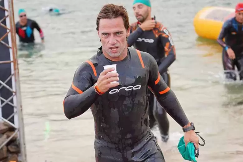 Matías Tabar, el contratista que remodeló la casa de campo de Adorni, es, además, un aficionado de las carreras de resistencias llamadas Ironman