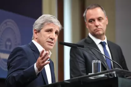 Caputo salió a defender a Adorni y dejó una frase tajante sobre las inversiones