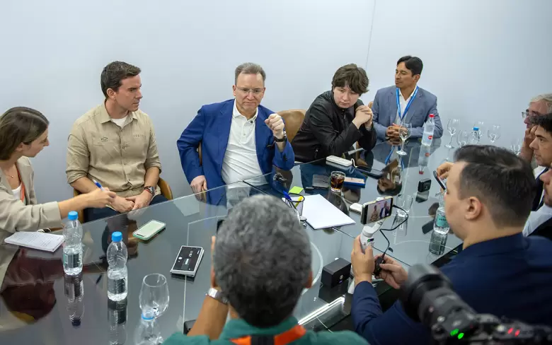 El directivo de GM mantuvo un encuentro reservado con periodistas de Argentina, Uruguay, Paraguay y Colombia.