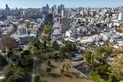 El barrio de CABA rodeado de verde que vive un boom inmobiliario