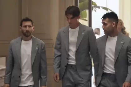 Messi, Nico Paz y Lautaro Martínez protagonizan la nueva campaña de Michelob ULTRA para el Mundial 2026.