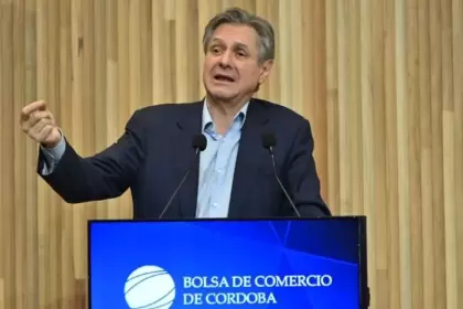 Daza aseguró que "la actividad tocó fondo" y pronosticó más baja de inflación y riesgo país