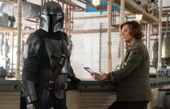 Mando y Sigourney Weaver, flamante incorporación al universo