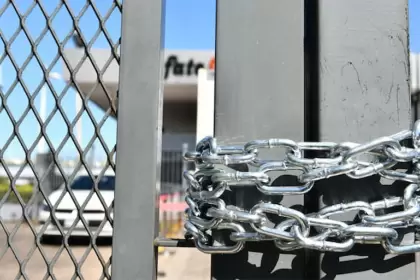 Industria en retirada: el costo de creer que el país puede vivir solo de Vaca Muerta y el campo
