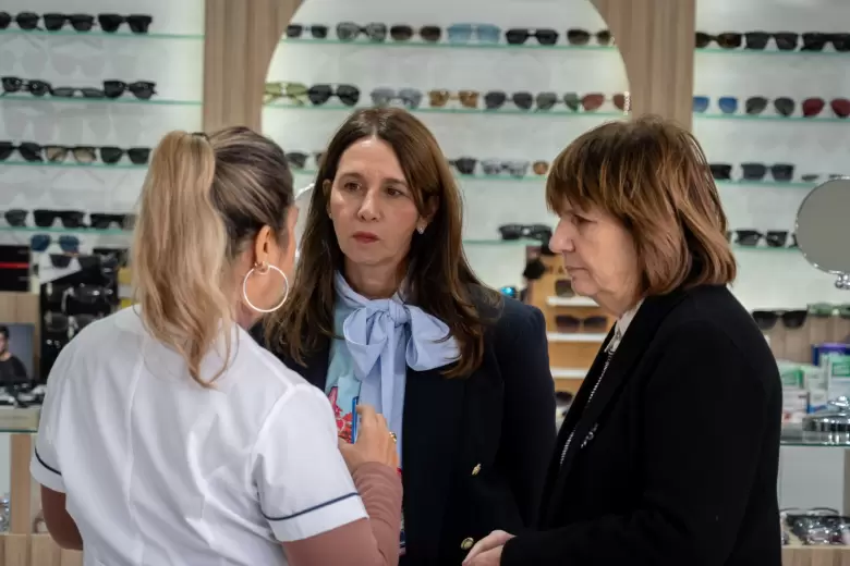 Patricia Bullrich realizó una recorrida por la Ciudad junto a Pilar Ramírez