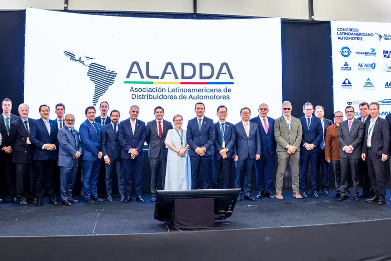 Foto de familia del Congreso Latinoamericano Automotriz (CLAM) 2026.
