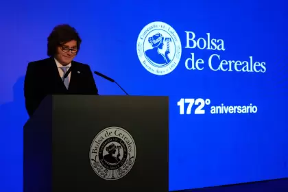 Milei anunció una baja de retenciones y destacó el récord exportador del sector agropecuario