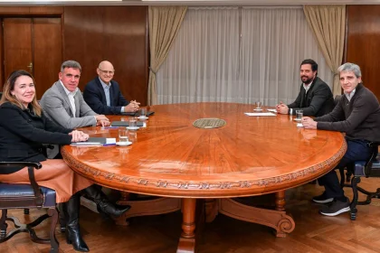 Luis Caputo recibió al Presidente de Ford Sudamérica, Martín Galdeano.