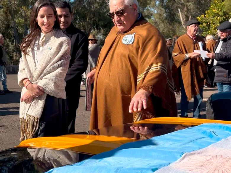 La ministra de Seguridad y Justicia de Mendoza, Mercedes Rus, en el acto de entrega de patentes a autos de colección.