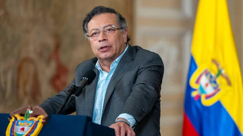 Gustavo Petro - .