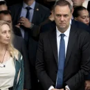 Con la guerra en pausa, Argentina pasa a ser Suiza con Adorni