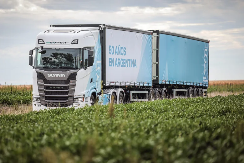 El S550 A6x4 Super es una edición especial lanzada por el 50° aniversario de Scania en Argentina. - Scania