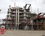 La PIAP demandó una inversión cercana a los US$ 1.000 millones en su construcción y comenzó a operar en 1993.