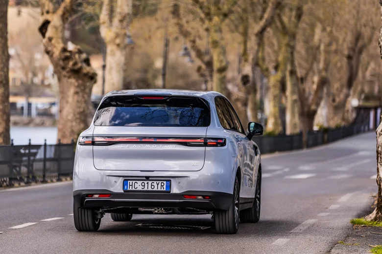 El Nuevo Leapmotor B10 ultra-híbrido es un C SUV que llega importado desde China. - ss