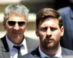 Lionel Messi junto a su padre y representante, Jorge Messi