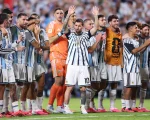 En Argentina, nueve de once futbolistas titulares, utilizaron botines rosas para el debut en el Mundial 2026. 