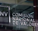 La CNV frenó los fondos que invierten en Wall Street y, al mismo tiempo, liberó una restricción clave para operar en dólares