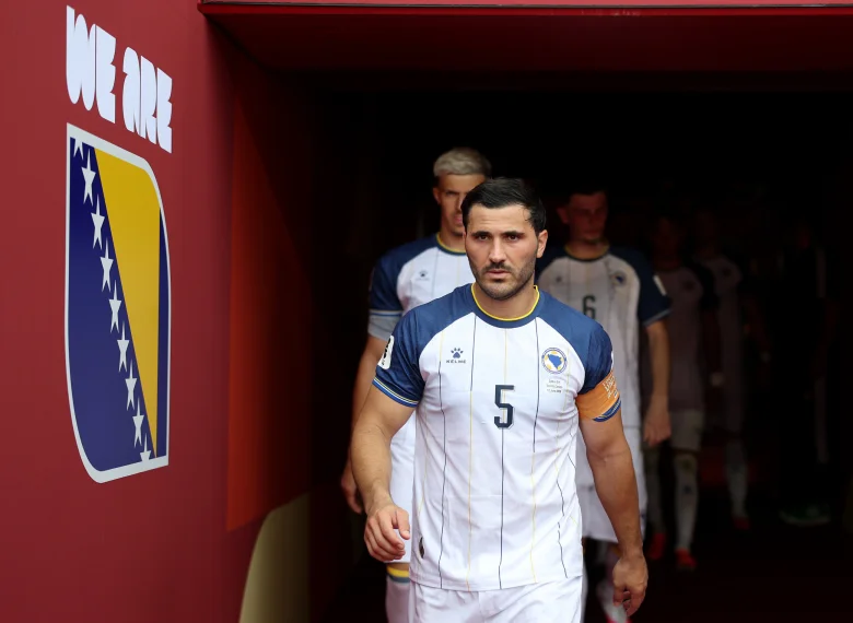 Sead Kolasinac, defensor de Bosnia