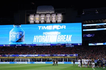 El cooling break y su respectiva publicidad en la pantalla gigante durante el Mundial 2026
