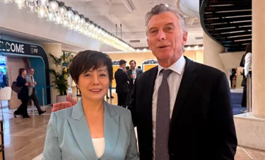 Mauricio Macri junto a Stella Li.