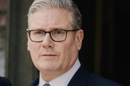 Renunció Keir Starmer y el Reino Unido se encamina a elegir a su séptimo líder en una década