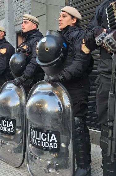 Tenía dos casas tomadas hace una década y la Ciudad las desalojó en tiempo récord: "Sentí una violación a lo mío. Ahora es un alivio" 