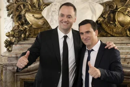 Manuel Adorni y Javier Lanari