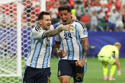 El festejo entre Messi y Enzo Fernández que sintetiza el desahogo argentino.