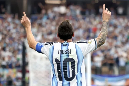 El tradicional festejo de Messi dedicado a su abuela Celia, una marca registrada en su carrera.