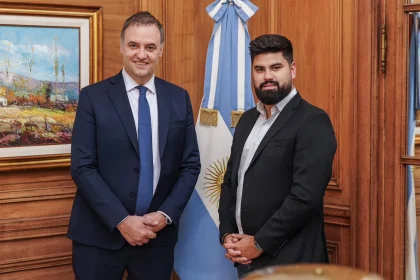 Manuel Adorni y Fabián Fernández, el nuevo secretario de Comunicación y Prensa