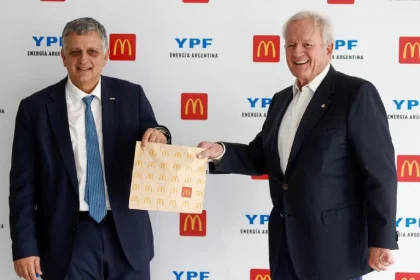 YPF y McDonald’s sellaron una alianza para llevar locales a estaciones de servicio de todo el país