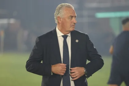 Gustavo Alfaro busca hacer historia con Paraguay
