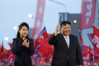 Kim Jong Un junto a su hija