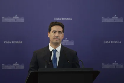 Adrián Ravier en su presentación oficial en Casa Rosada